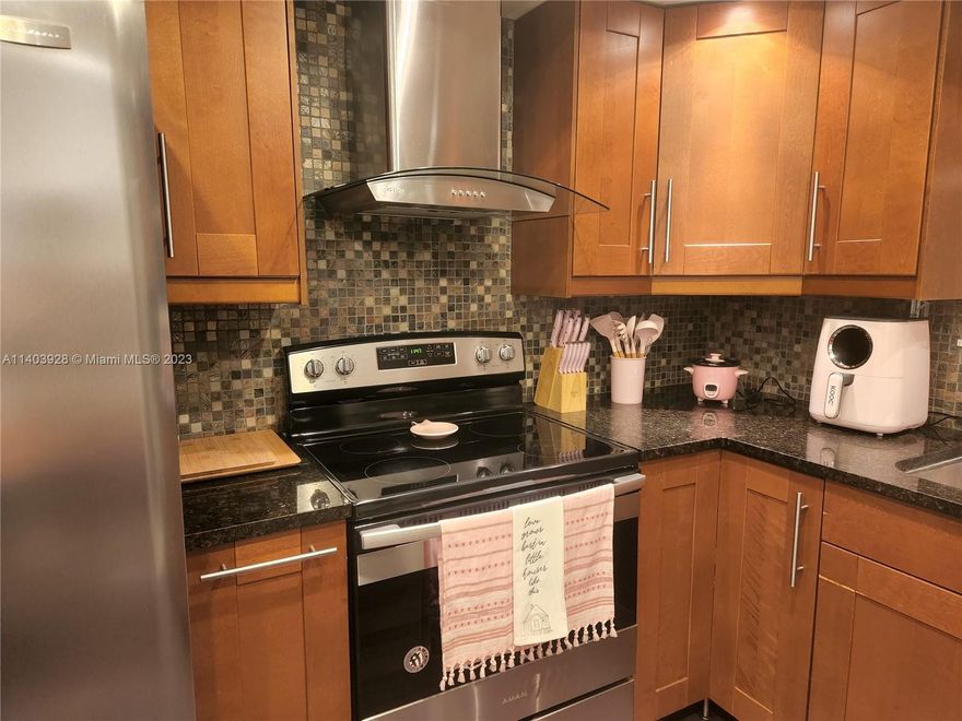 A hidden Jewel in Buckley Towers, with no current special assessments, and modest Maintenance. The property has a beautiful kitchen and lots of Natural light throughout!
The association has had the best change in management in years and is working on a step-by-step plan to restore the association's past faults. This is the best time to buy before prices rise!
Rentals are allowed after 3 years, pets are subject to approval.
All information is believed to be accurate but all information is subject to errors.
Any inquiries please call.