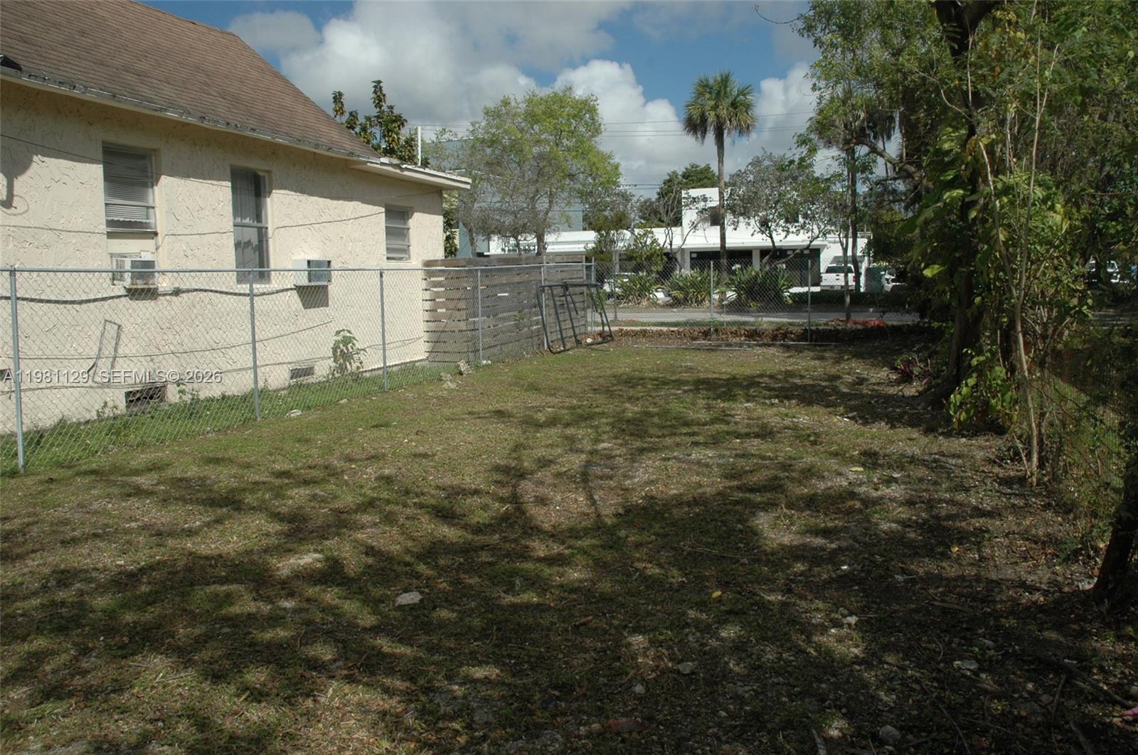 ST ALBANS PARK - Land