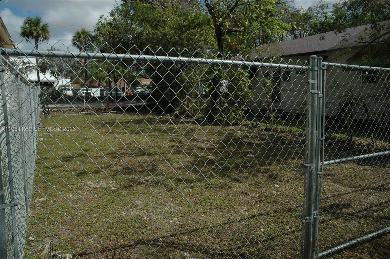 ST ALBANS PARK - Land