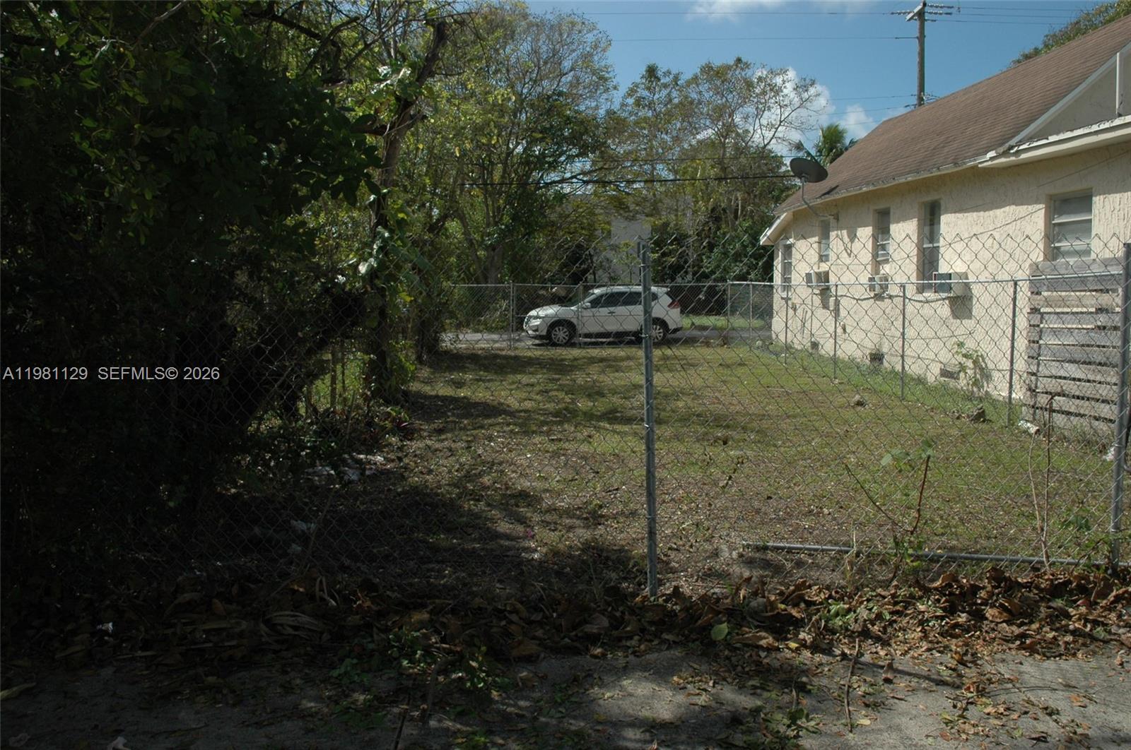 ST ALBANS PARK - Land