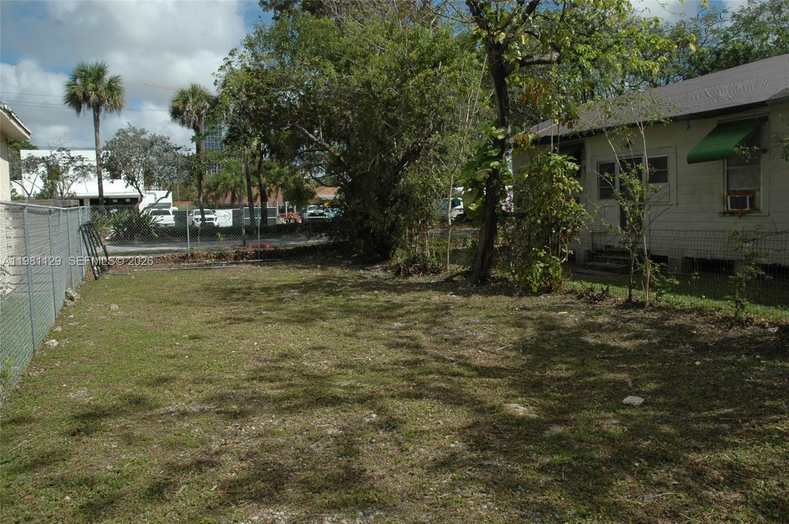 ST ALBANS PARK - Land