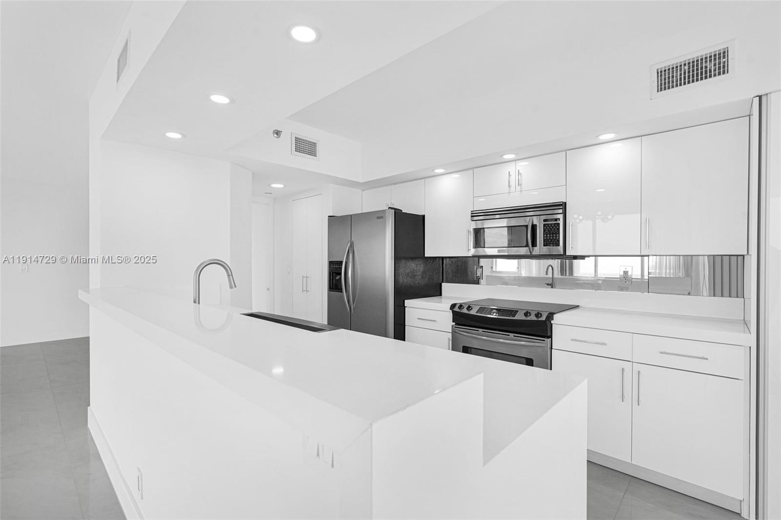 OCEANIA III CONDO - Residential