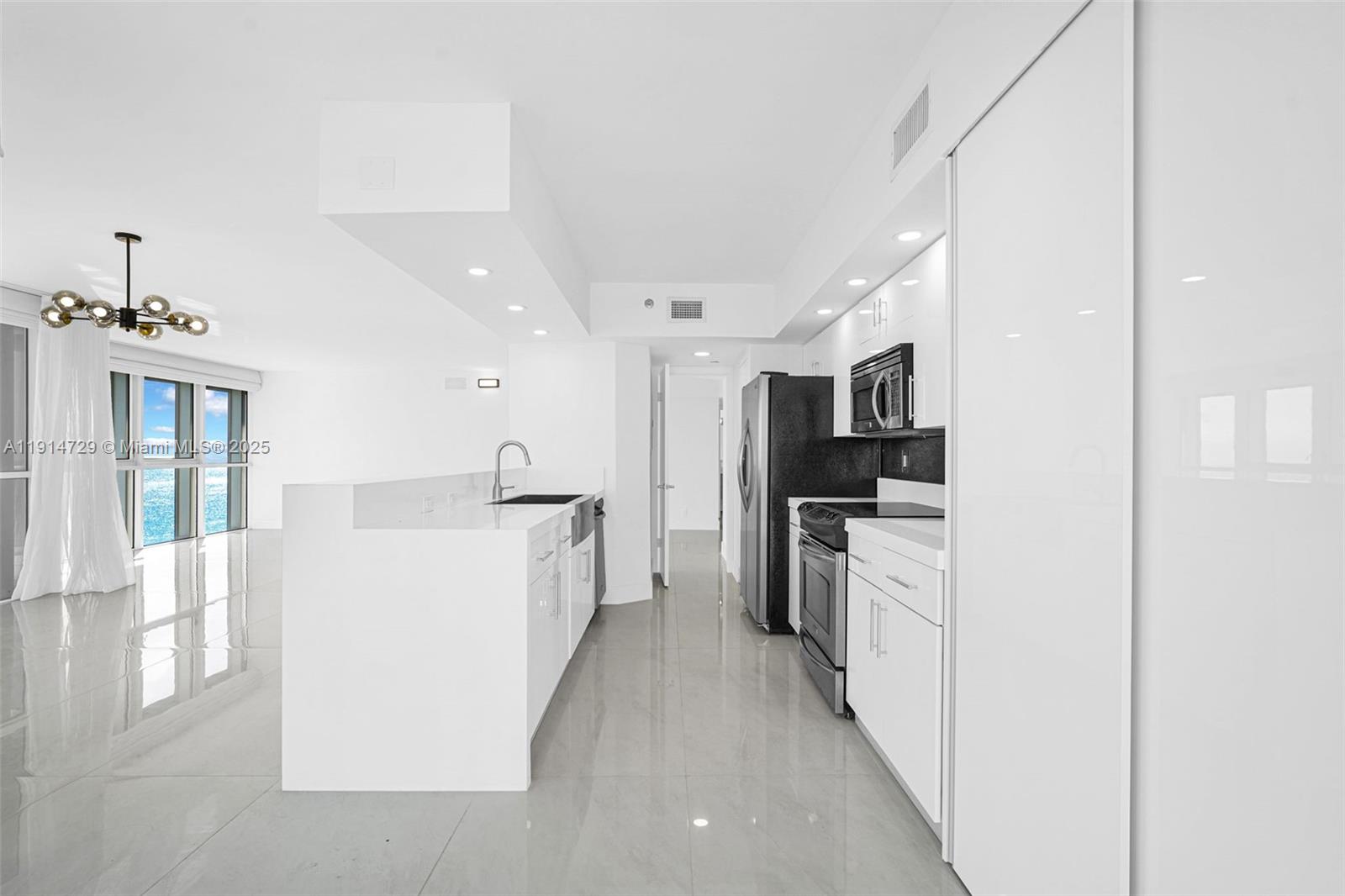 OCEANIA III CONDO - Residential