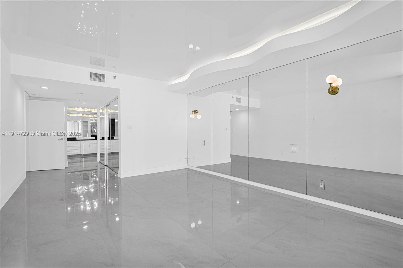 OCEANIA III CONDO - Residential