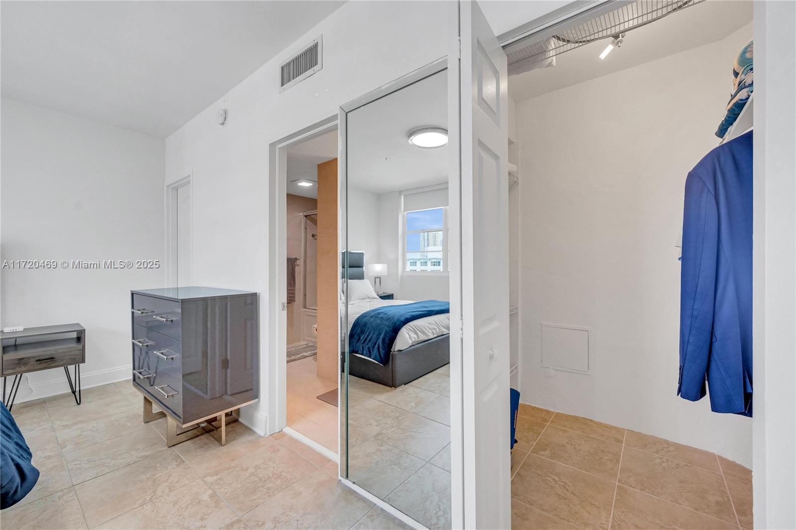 FOUR AMBASSADORS CONDO PH - Residential