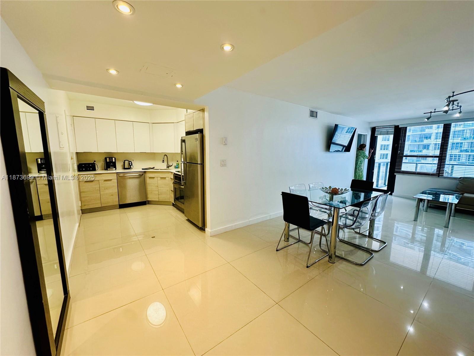 THE ALEXANDER CONDO - Residential