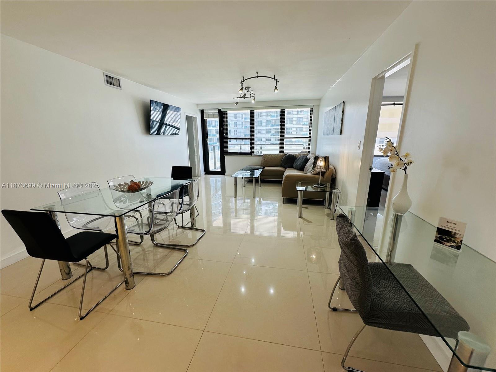 5225 Collins Ave 515