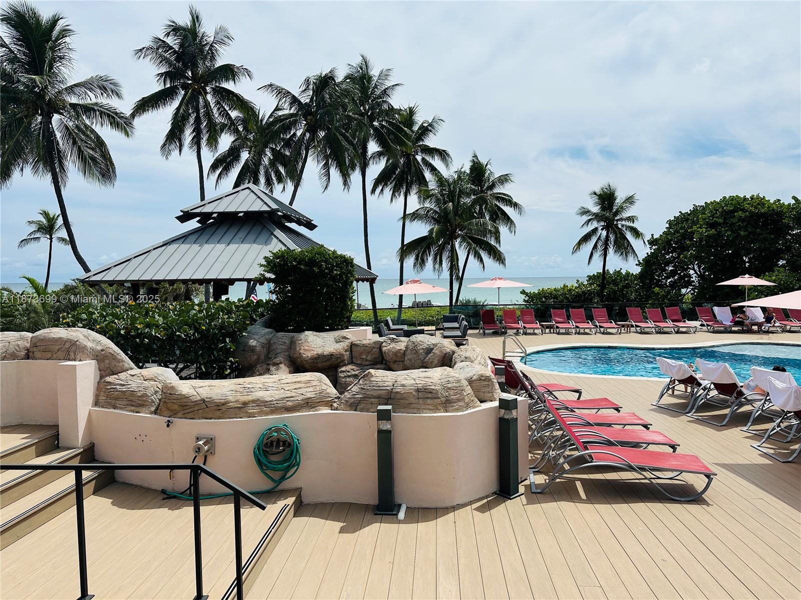 THE ALEXANDER CONDO - Residential