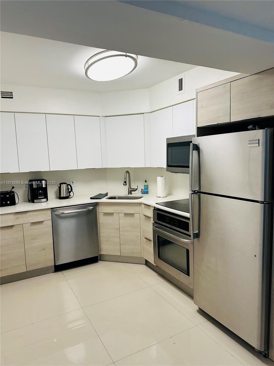 THE ALEXANDER CONDO - Residential