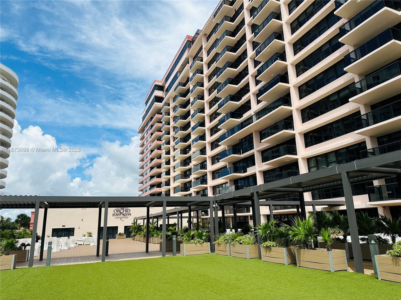 THE ALEXANDER CONDO - Residential