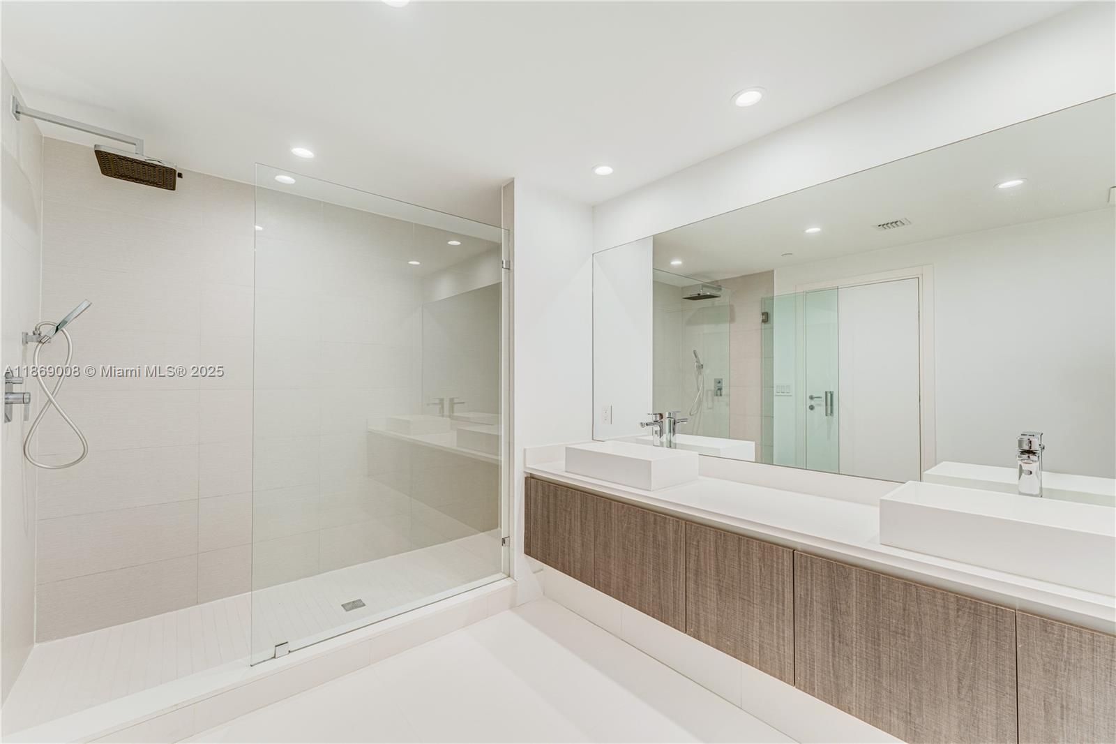 LE JARDIN HOUSE CONDO - Residential