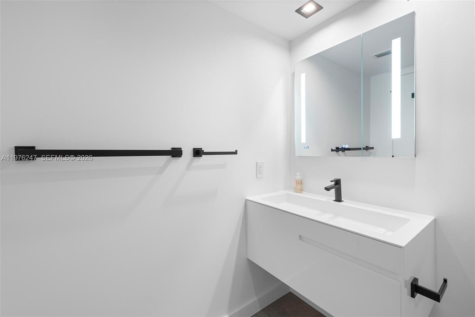 SOUTH POINTE TOWERS CONDO - Residential Lease