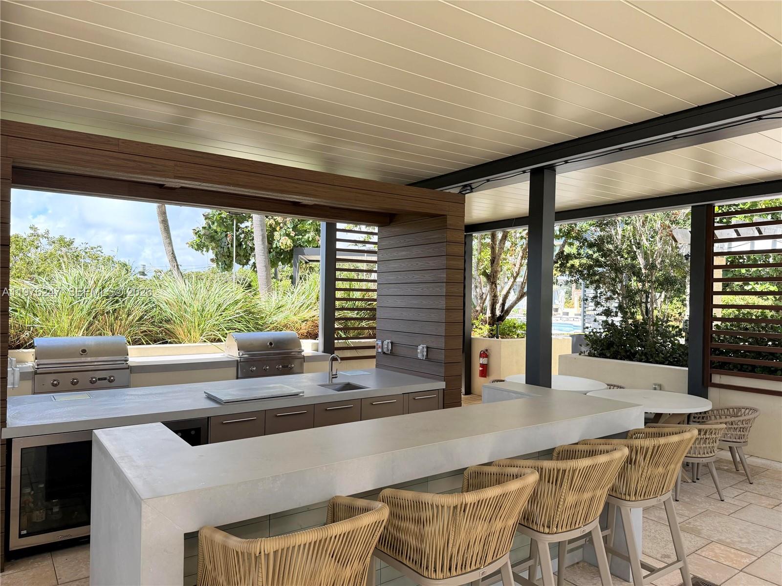 SOUTH POINTE TOWERS CONDO - Residential Lease