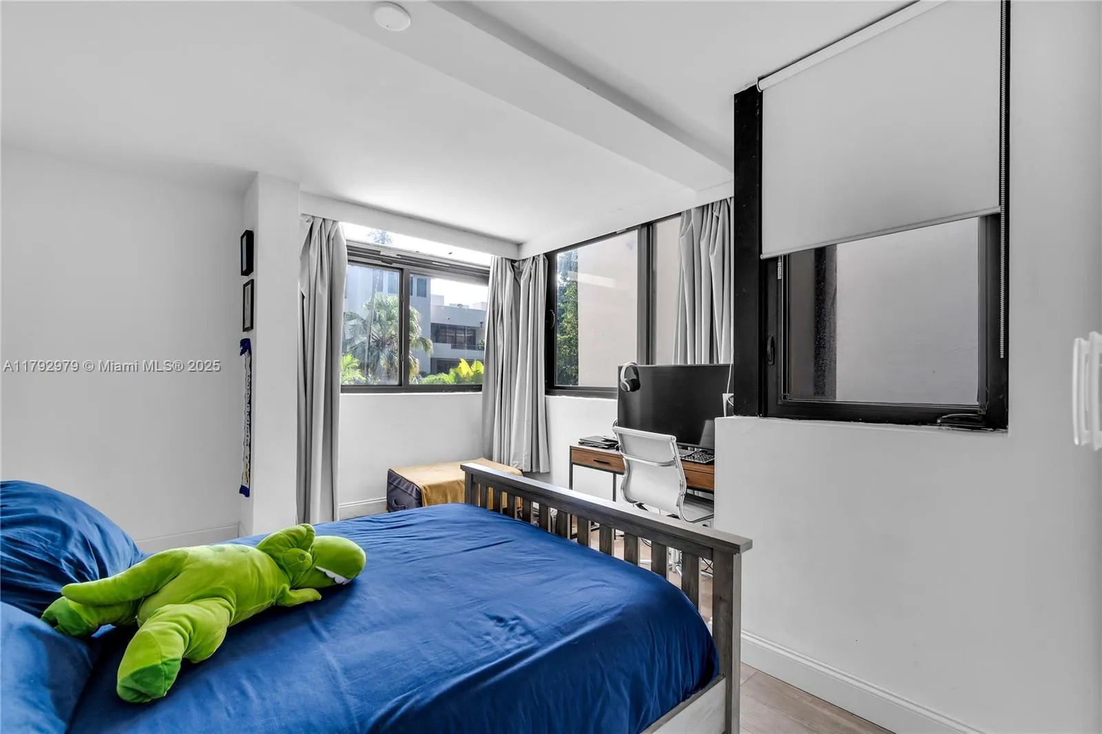 Key Biscayne, Florida 33149, United States, 3 Bedrooms Bedrooms, ,2 BathroomsBathrooms,Residential,Pending,118793