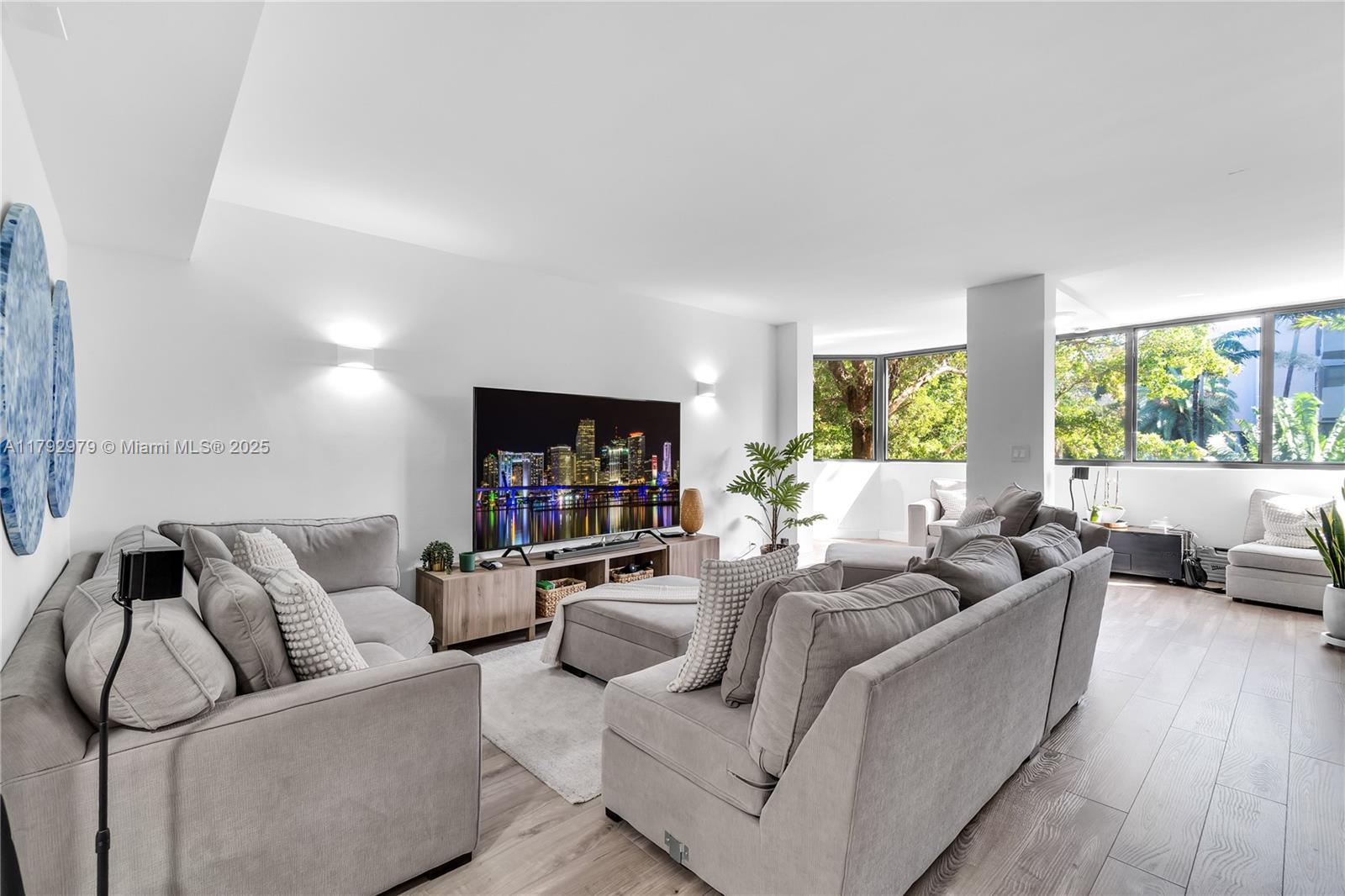 Property for Sale at 121 Crandon Blvd 256, Key Biscayne, Miami-Dade County, Florida - Bedrooms: 3 
Bathrooms: 2  - $1,350,000