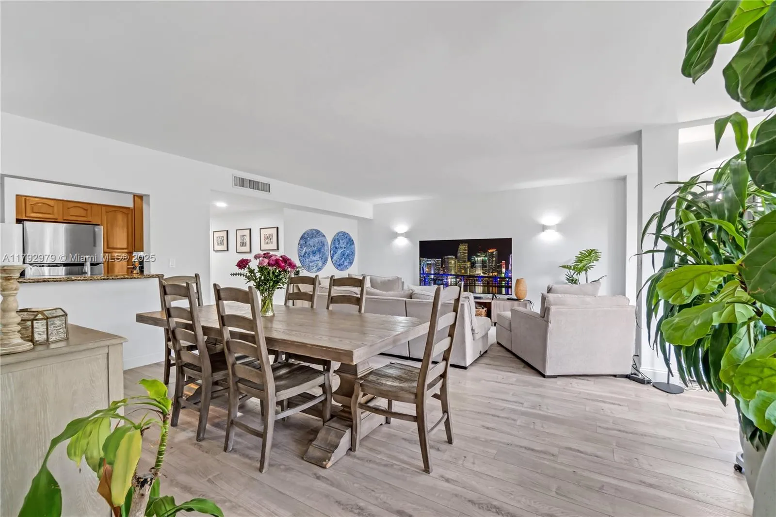 Key Biscayne, Florida 33149, United States, 3 Bedrooms Bedrooms, ,2 BathroomsBathrooms,Residential,Pending,118793