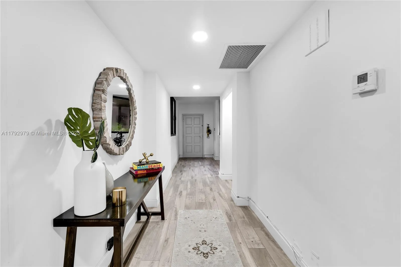 Key Biscayne, Florida 33149, United States, 3 Bedrooms Bedrooms, ,2 BathroomsBathrooms,Residential,Pending,118793