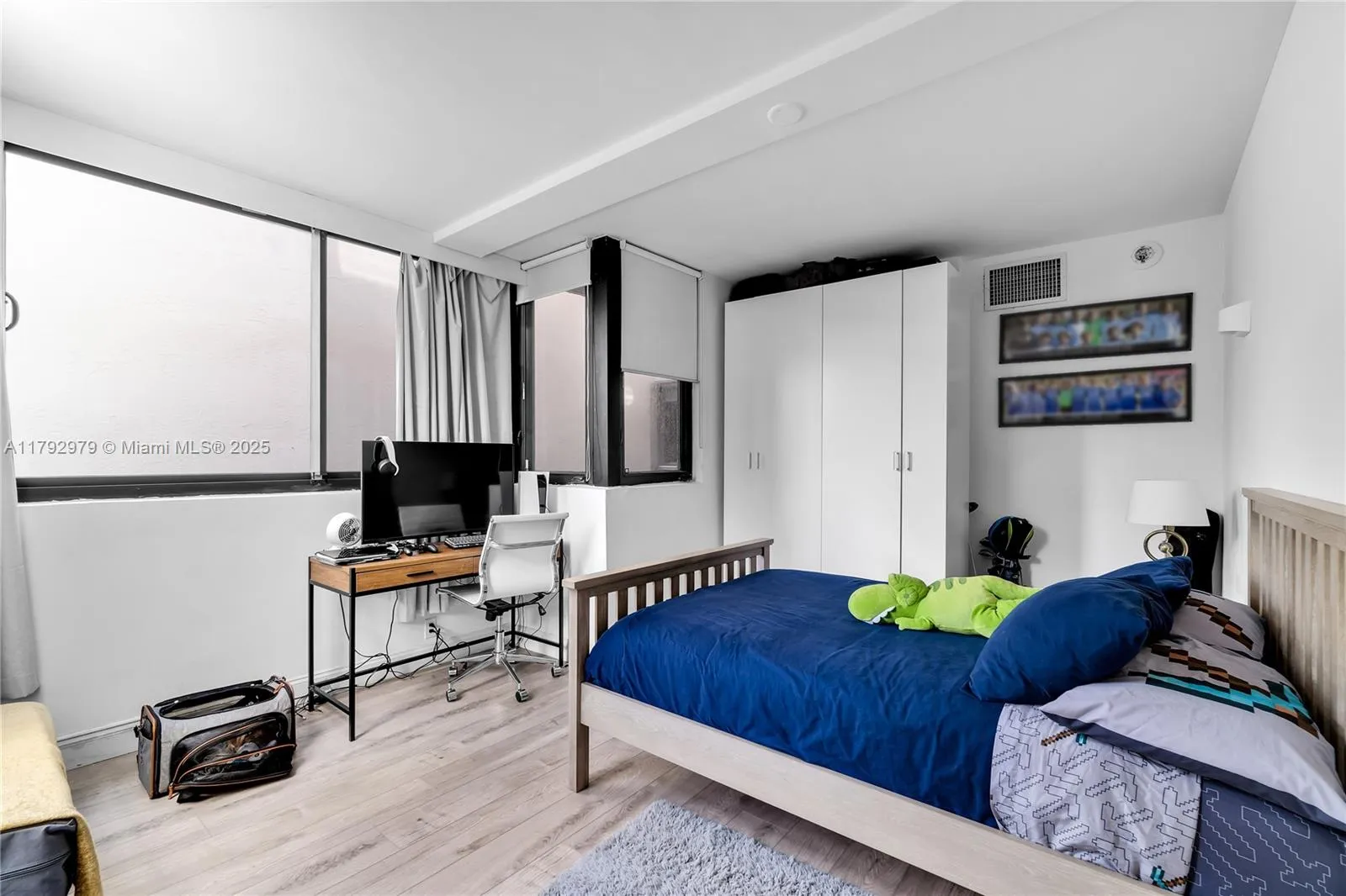 Key Biscayne, Florida 33149, United States, 3 Bedrooms Bedrooms, ,2 BathroomsBathrooms,Residential,Pending,118793