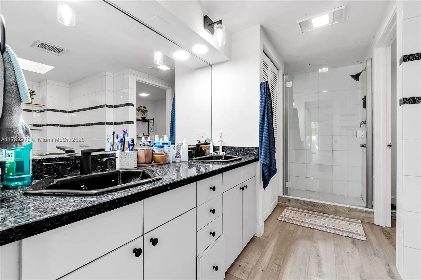 Key Biscayne, Florida 33149, United States, 3 Bedrooms Bedrooms, ,2 BathroomsBathrooms,Residential,Pending,118793