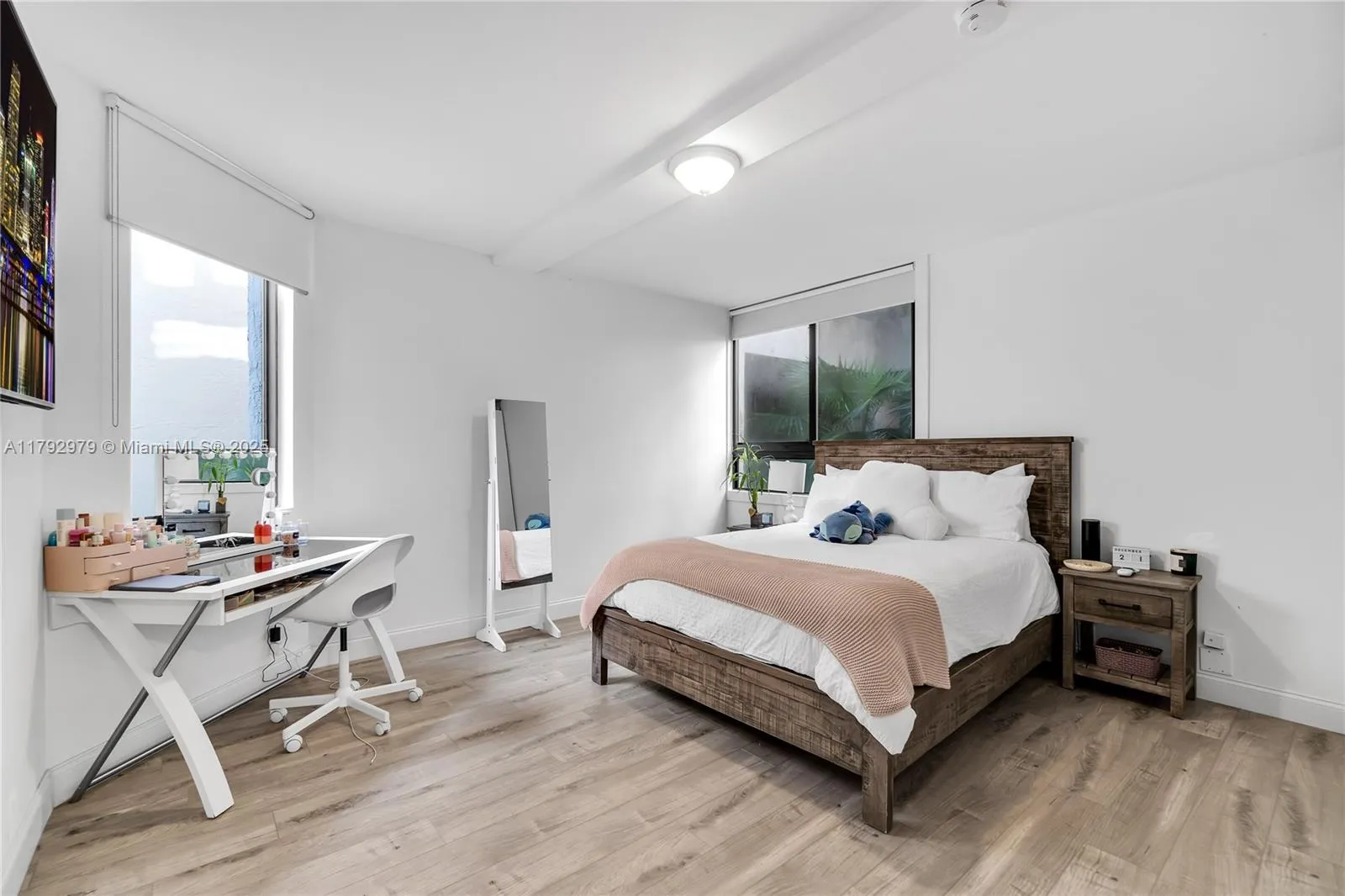 Key Biscayne, Florida 33149, United States, 3 Bedrooms Bedrooms, ,2 BathroomsBathrooms,Residential,Pending,118793