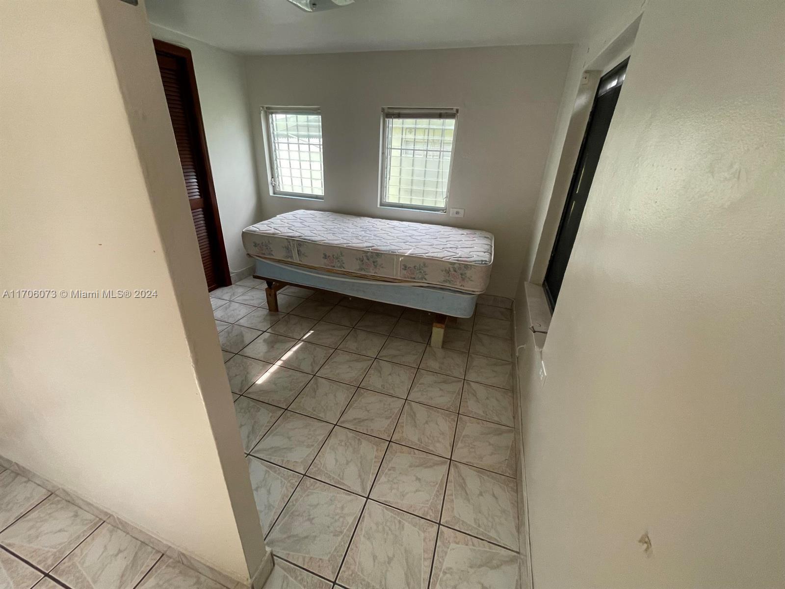 LAWRENCE ESTATE LAND CO S - Residential Income