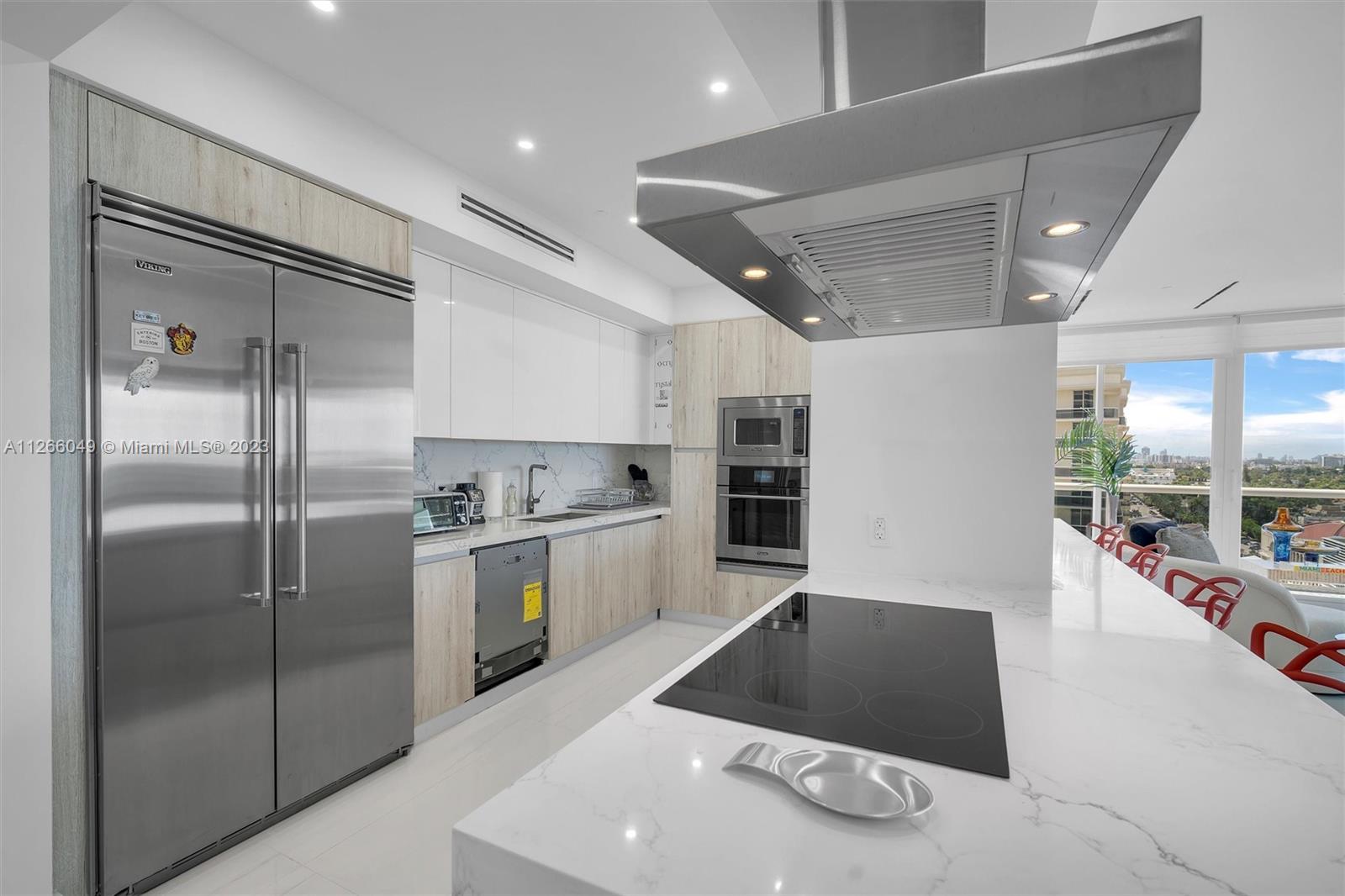 MAJESTIC TOWER - Residential