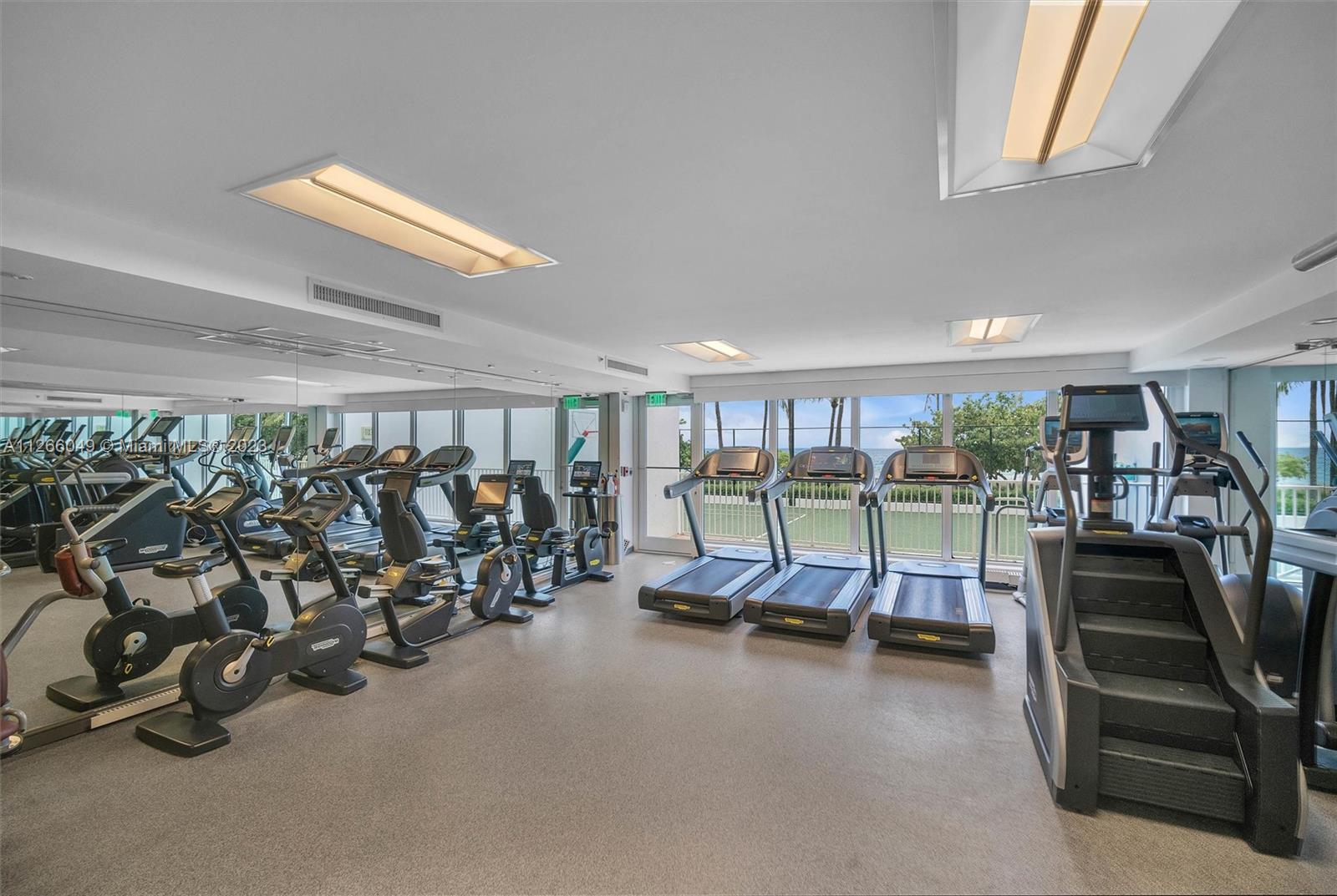 MAJESTIC TOWER - Residential