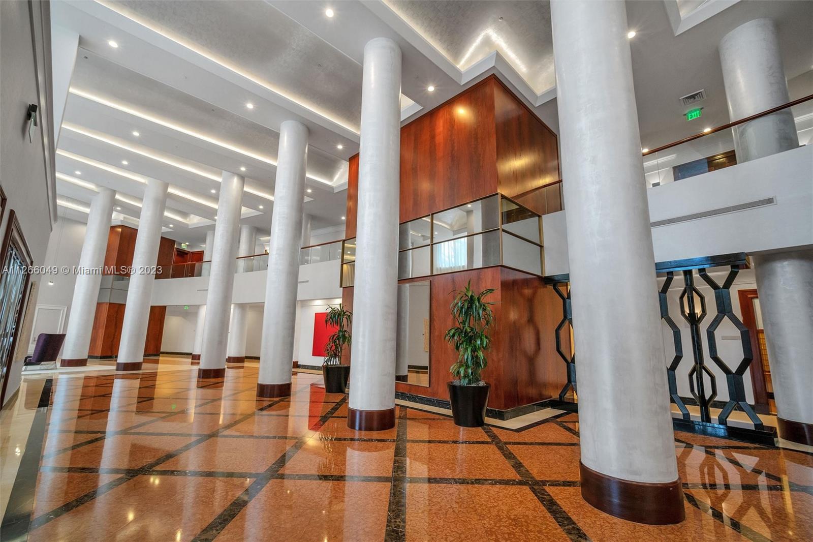 MAJESTIC TOWER - Residential