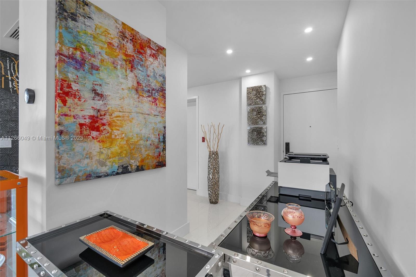 MAJESTIC TOWER - Residential