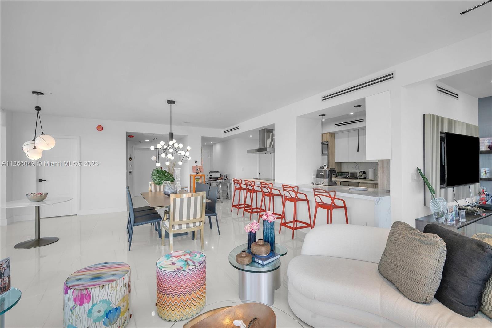 MAJESTIC TOWER - Residential