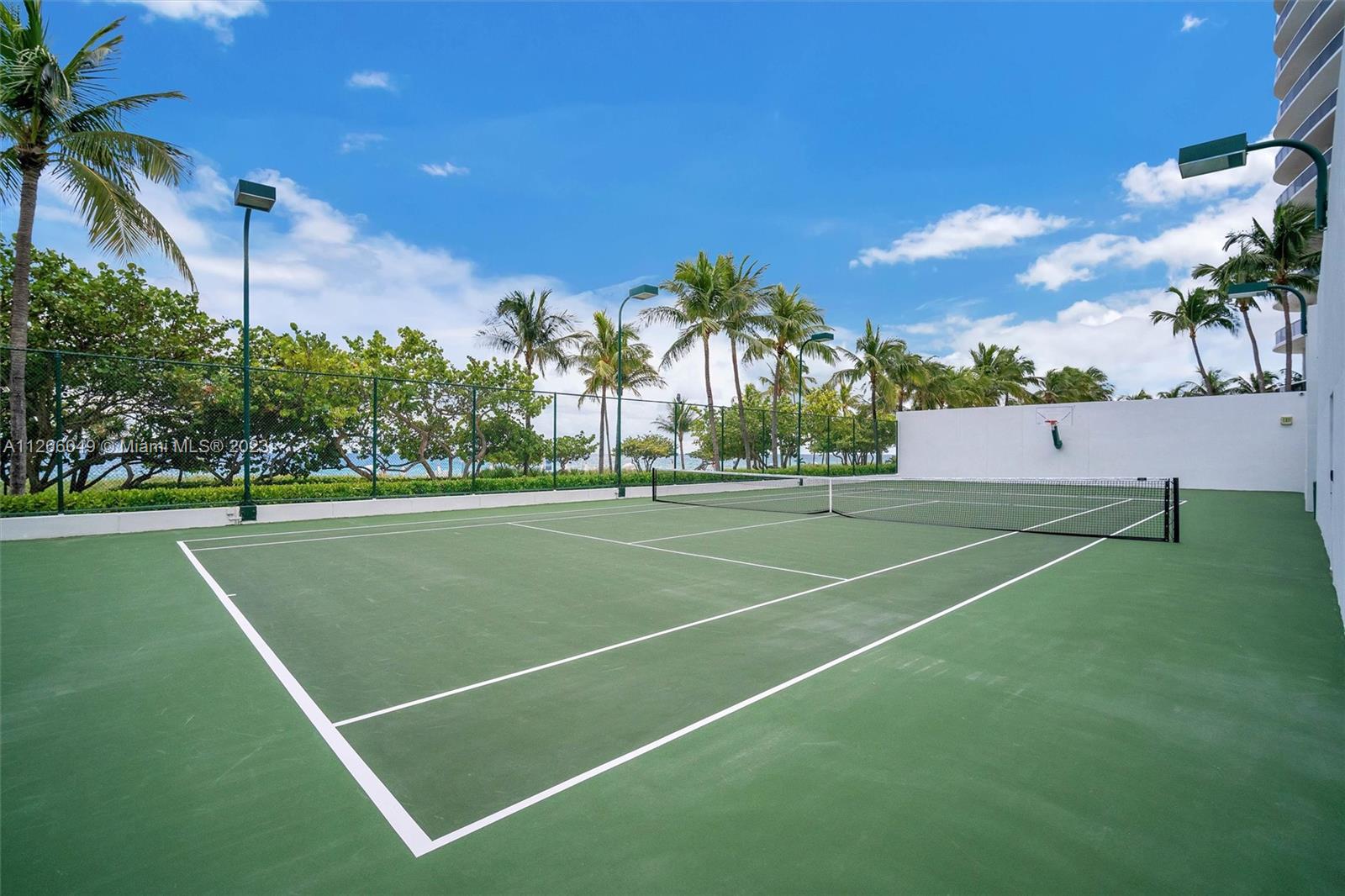 MAJESTIC TOWER - Residential