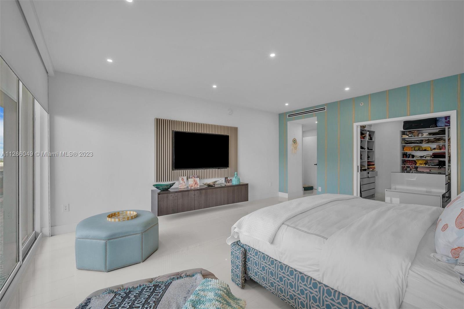 MAJESTIC TOWER - Residential