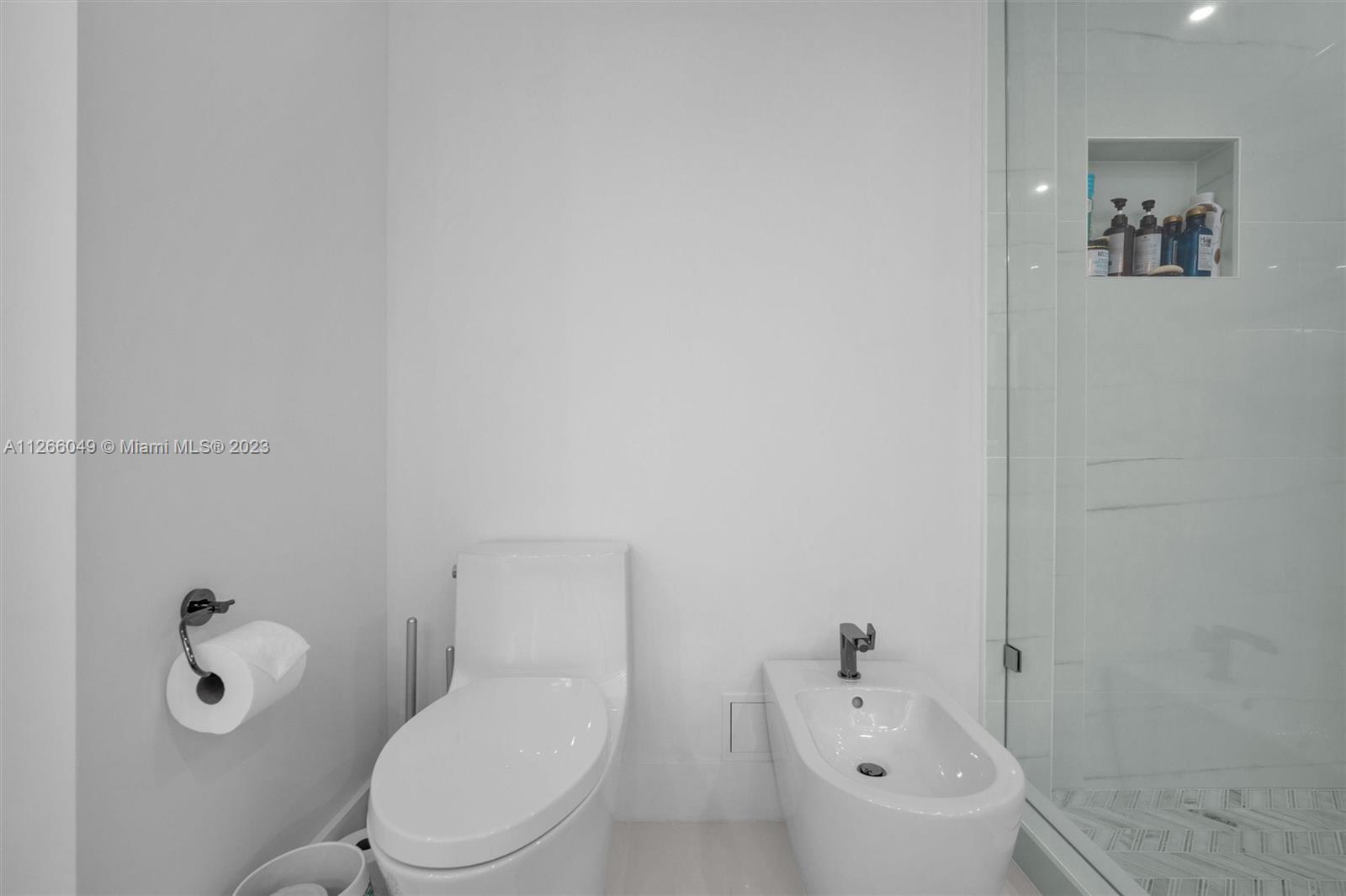 MAJESTIC TOWER - Residential