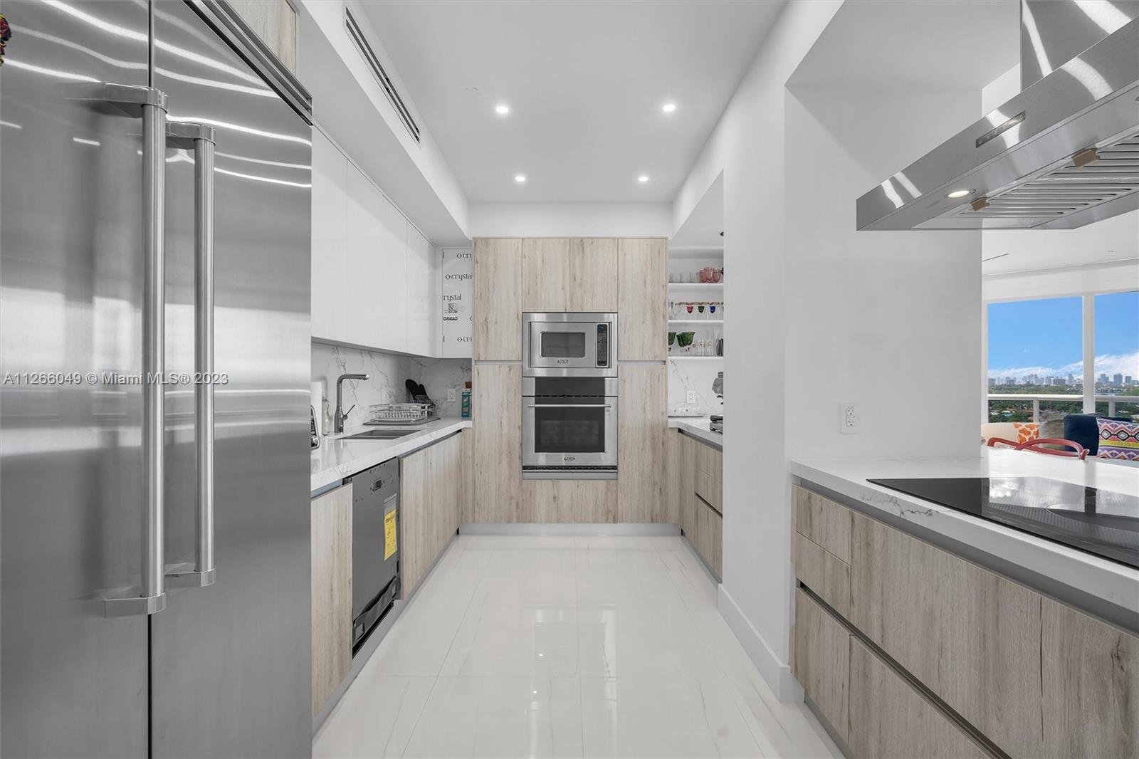 MAJESTIC TOWER - Residential