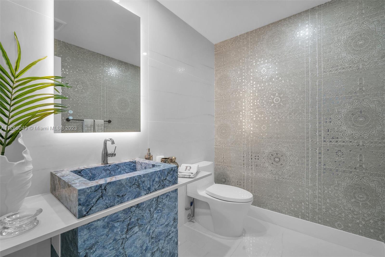 MAJESTIC TOWER - Residential