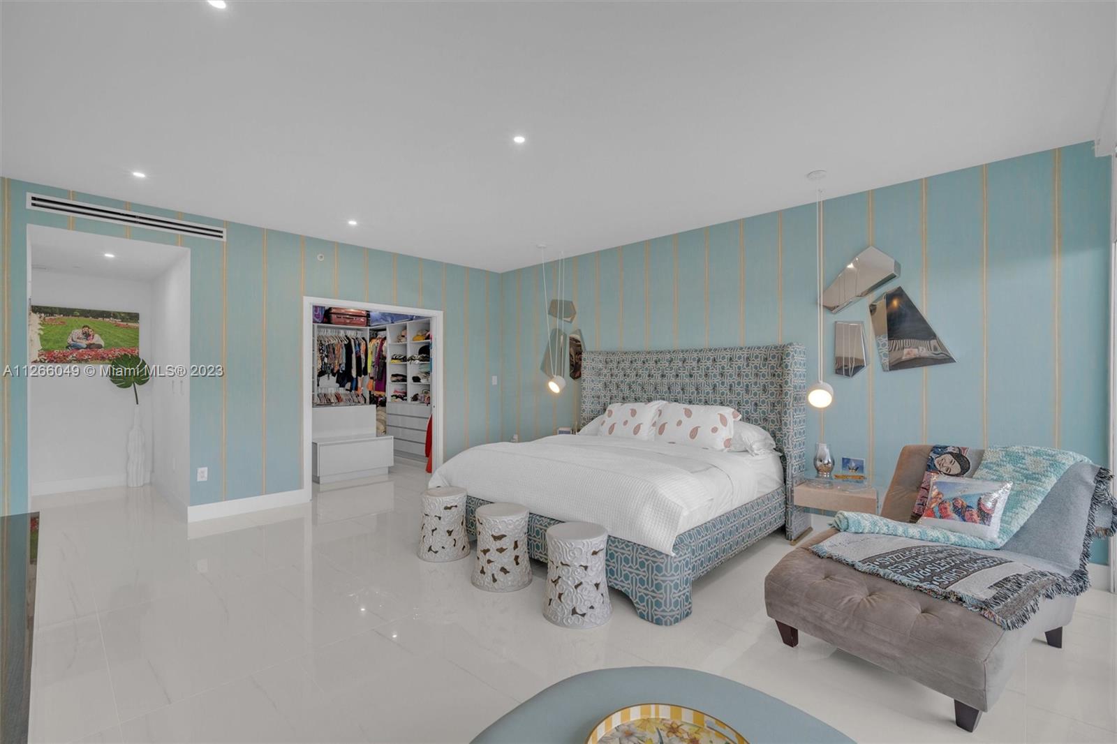 MAJESTIC TOWER - Residential