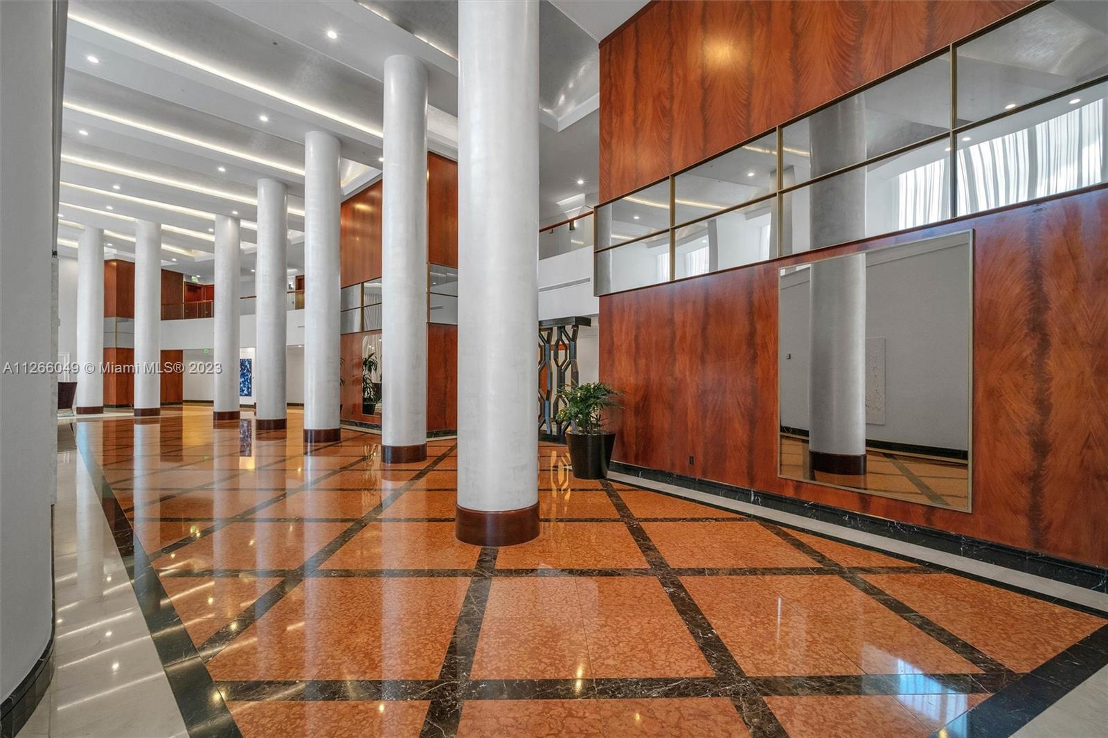 MAJESTIC TOWER - Residential