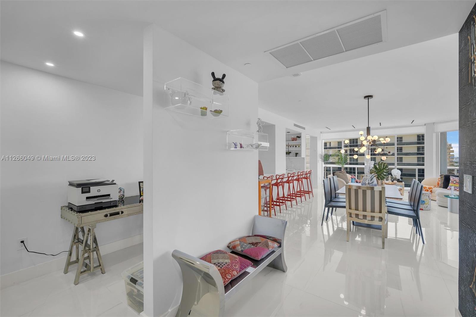 MAJESTIC TOWER - Residential