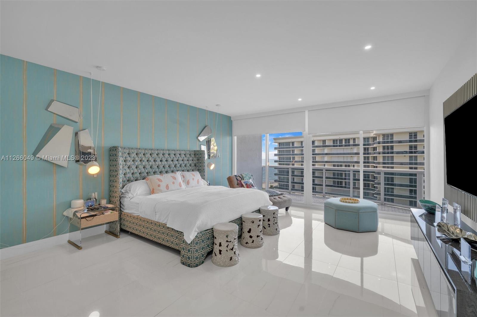 MAJESTIC TOWER - Residential