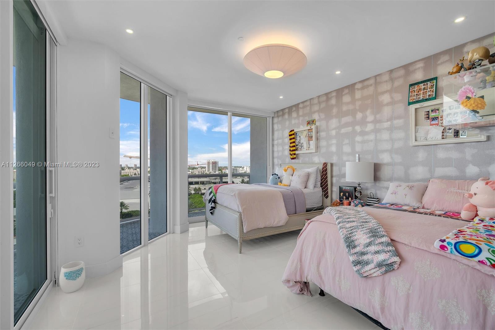 MAJESTIC TOWER - Residential