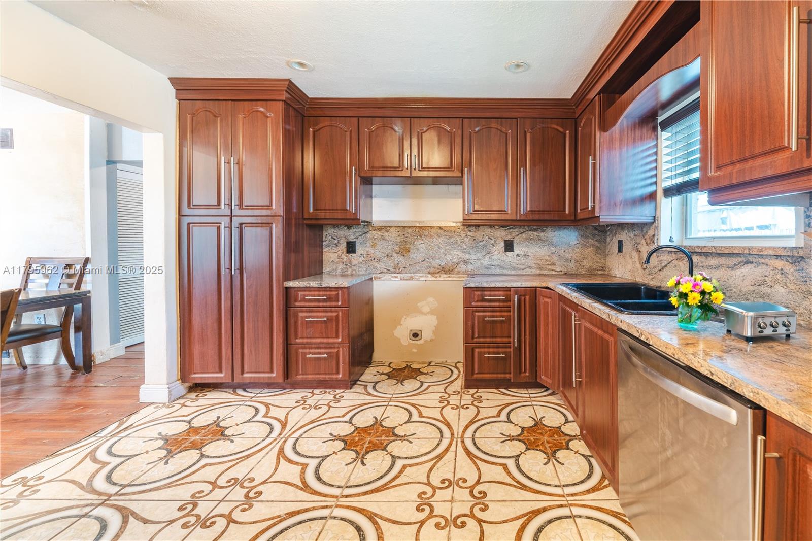 NORTH RIDGE 1ST ADDN - Residential