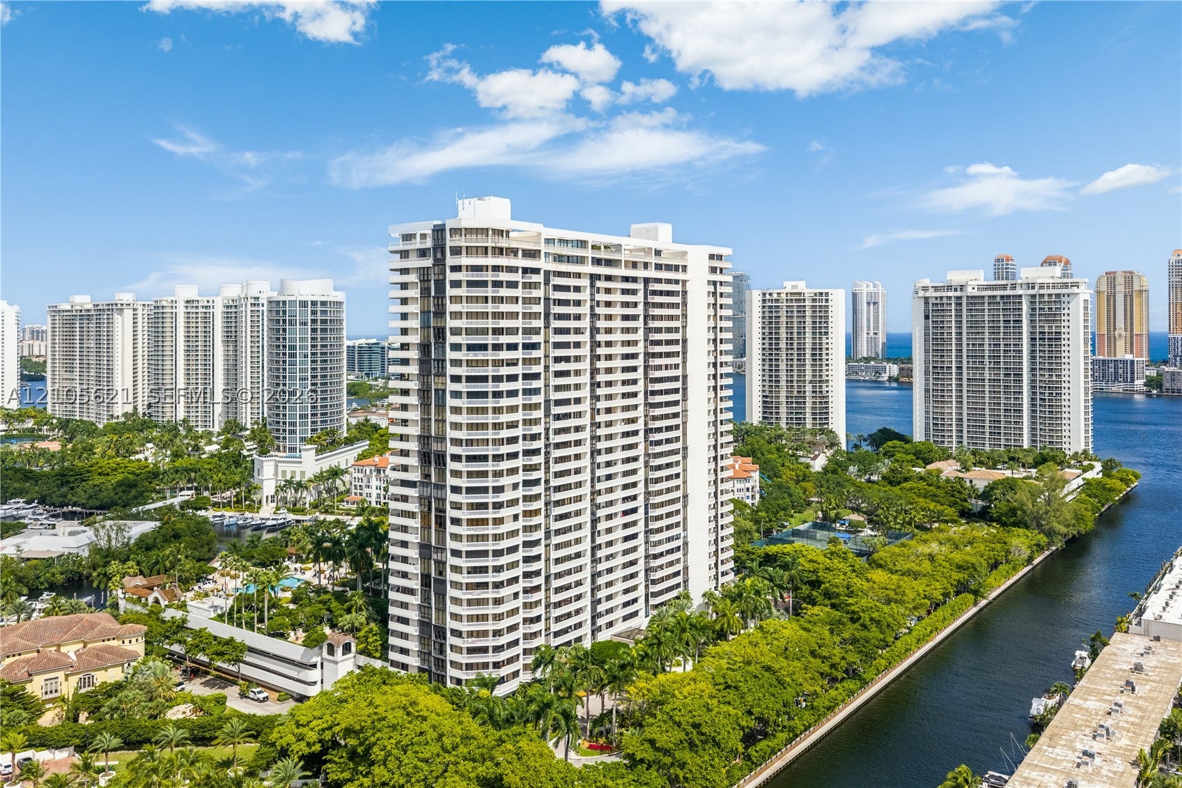 2000 Island Blvd 1503