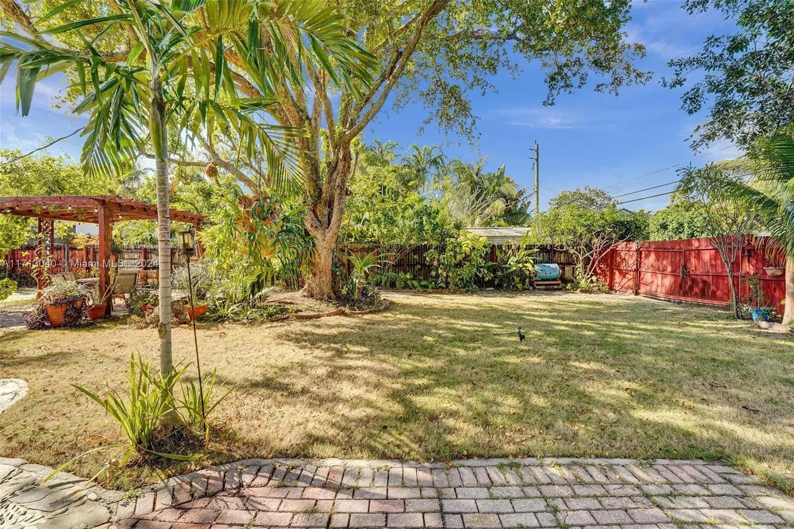 Hollywood, Florida 33020, United States, 3 Bedrooms Bedrooms, ,2 BathroomsBathrooms,Residential,Active,24466