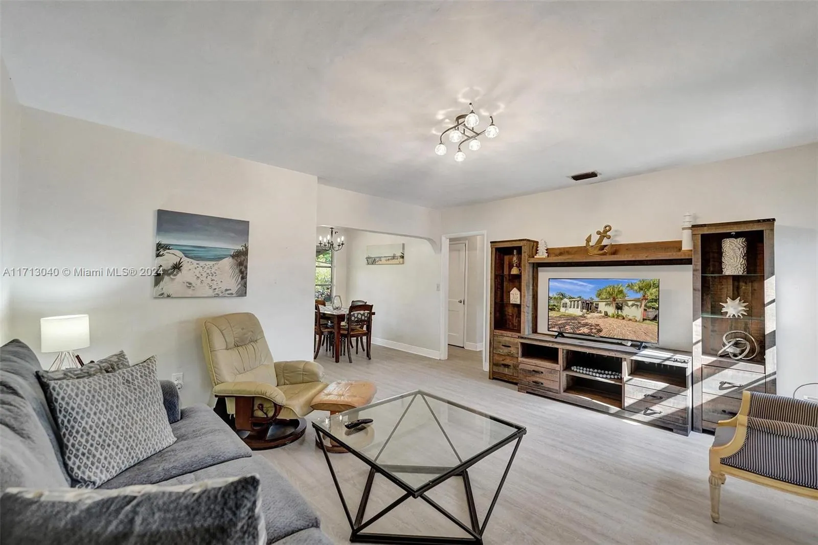 Hollywood, Florida 33020, United States, 3 Bedrooms Bedrooms, ,2 BathroomsBathrooms,Residential,Active,24466