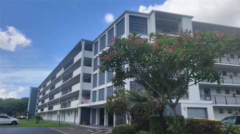 Photo of 950 Hillcrest Dr #302, Hollywood, FL 33021 (MLS # A11877557)