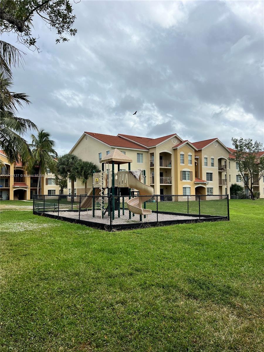 EMERALD ISLE AT LAGUNA LA - Residential