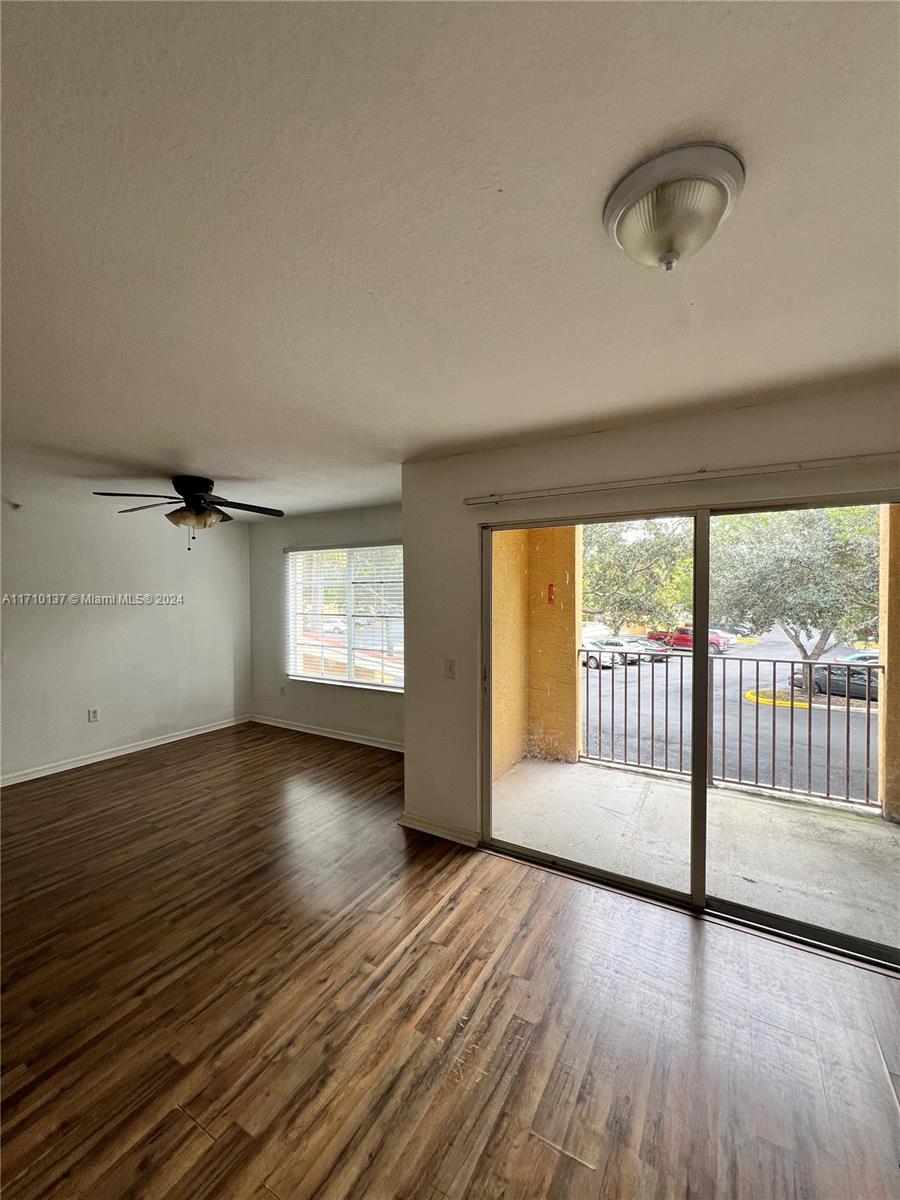 EMERALD ISLE AT LAGUNA LA - Residential