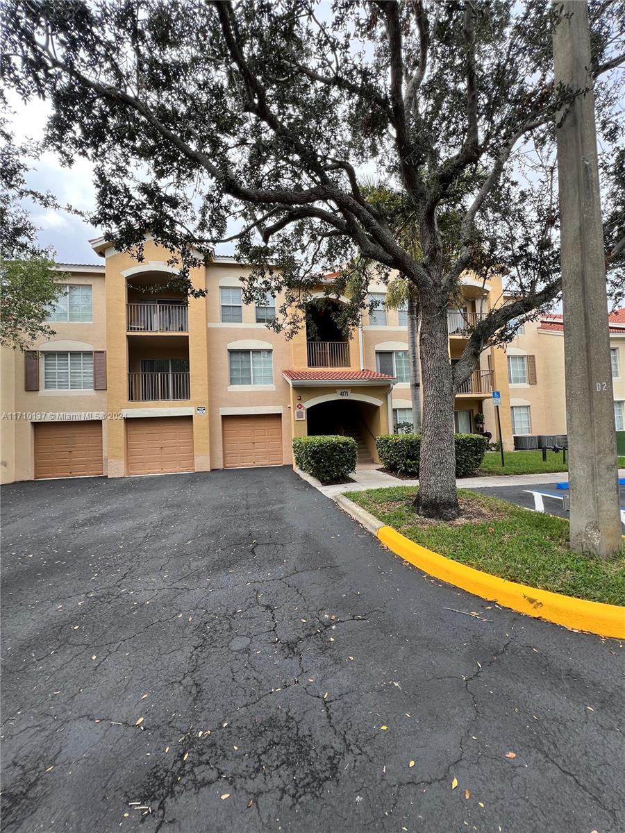 EMERALD ISLE AT LAGUNA LA - Residential