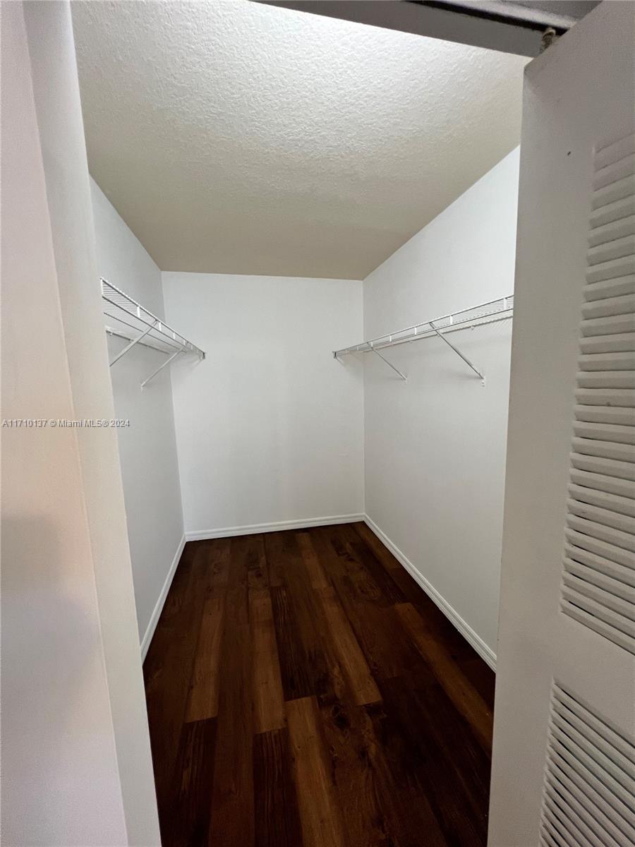 EMERALD ISLE AT LAGUNA LA - Residential