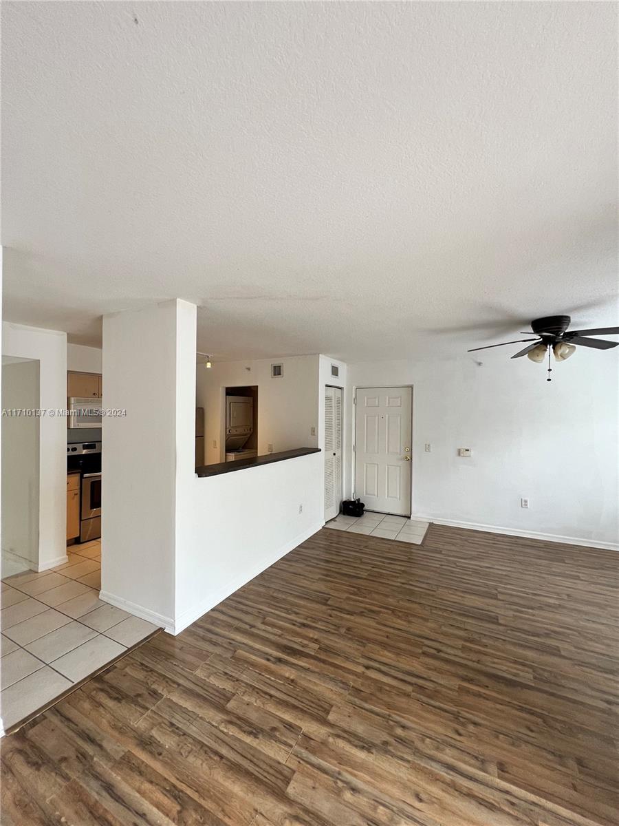 EMERALD ISLE AT LAGUNA LA - Residential